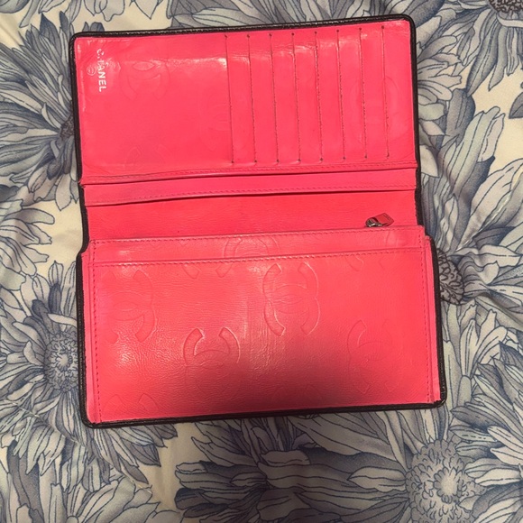 Chanel Black and White Quilted Wallet - Picture 3 of 11